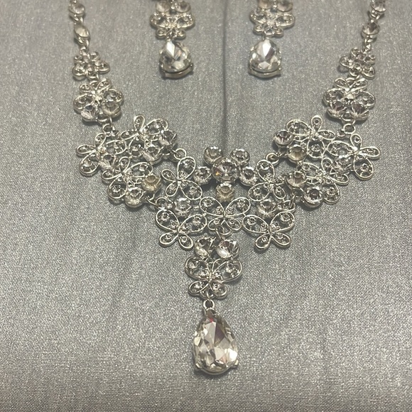 💍Beautiful Wedding Bride’s Set⭐️ - Picture 4 of 6